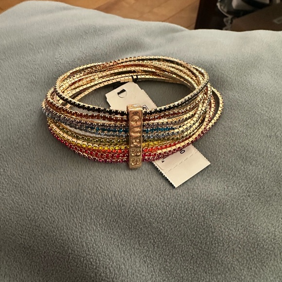 GUESS Vibrant Crystal Bracelet. Custom jewelry. - Picture 2 of 4